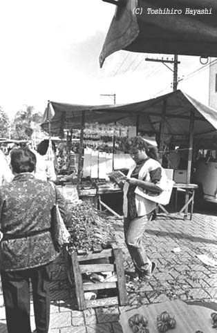 Morning Market 08